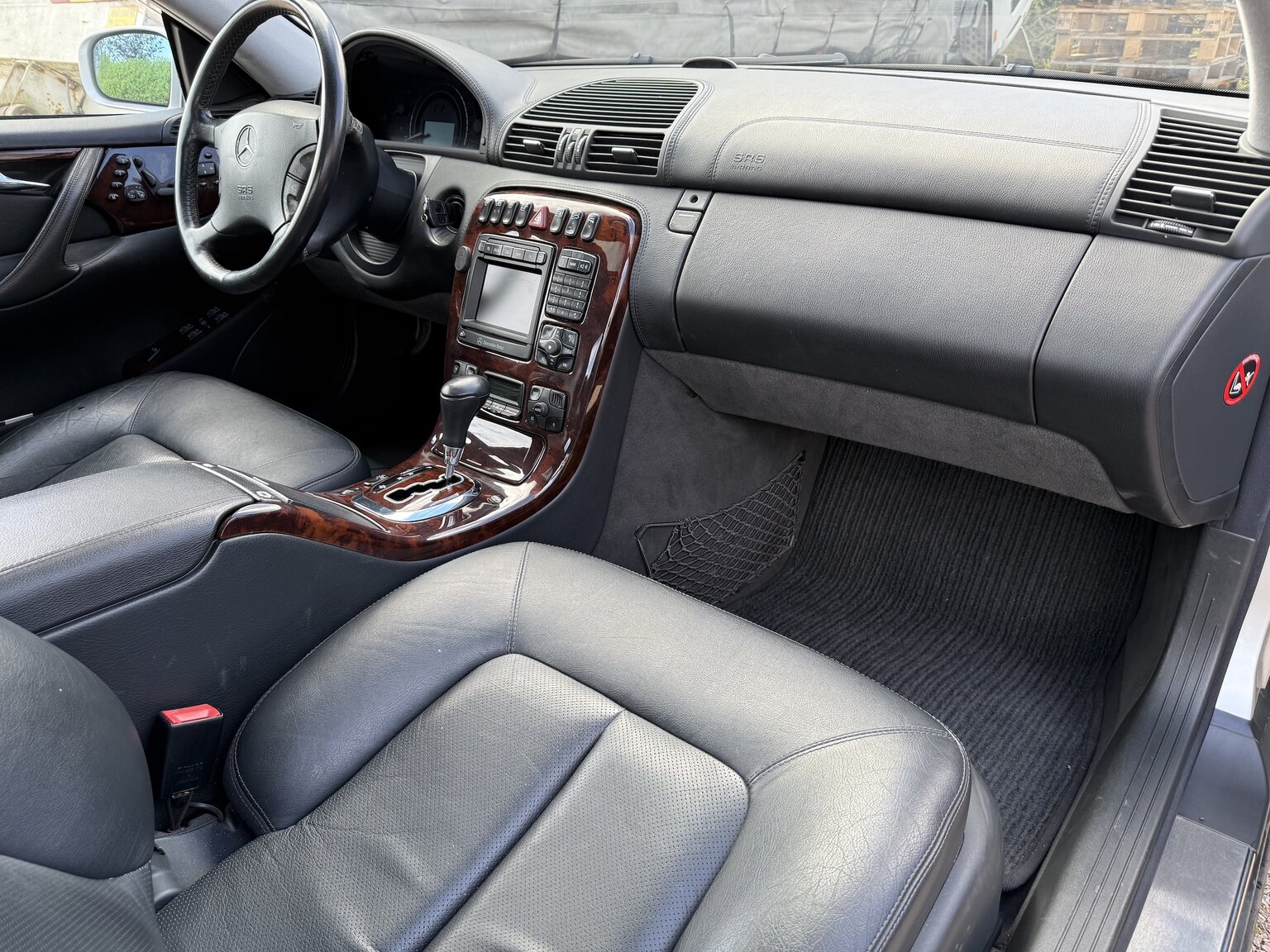 Interior image of 2000 Mercedes-Benz CL 500