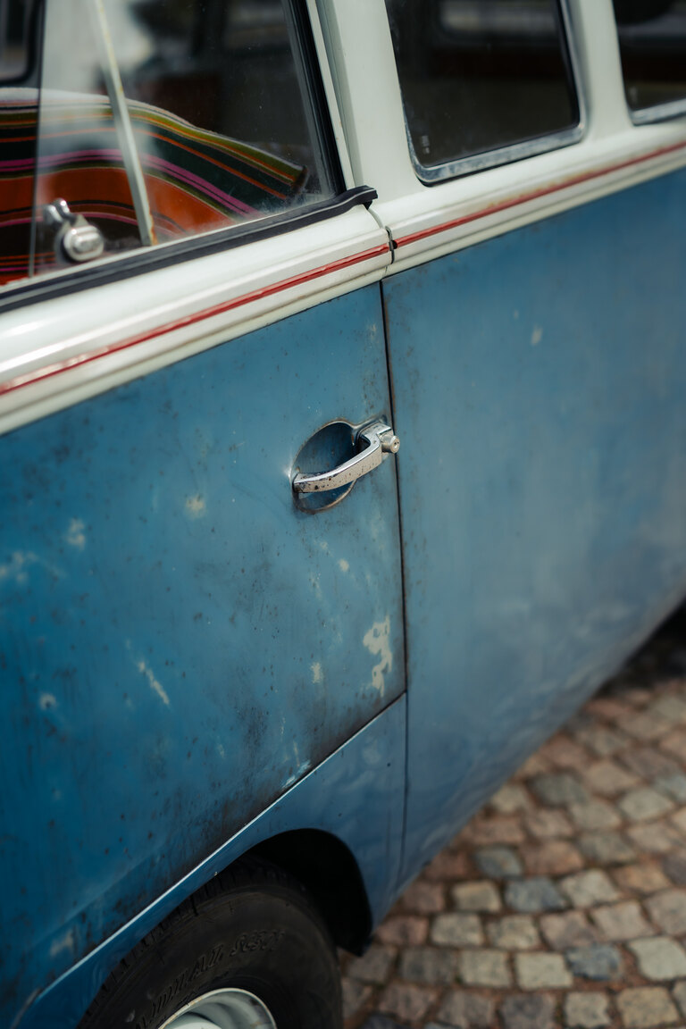 Aussenfoto 1964 Volkswagen Kleinbus Transporter 1500 Deluxe “21-fönsters Samba”