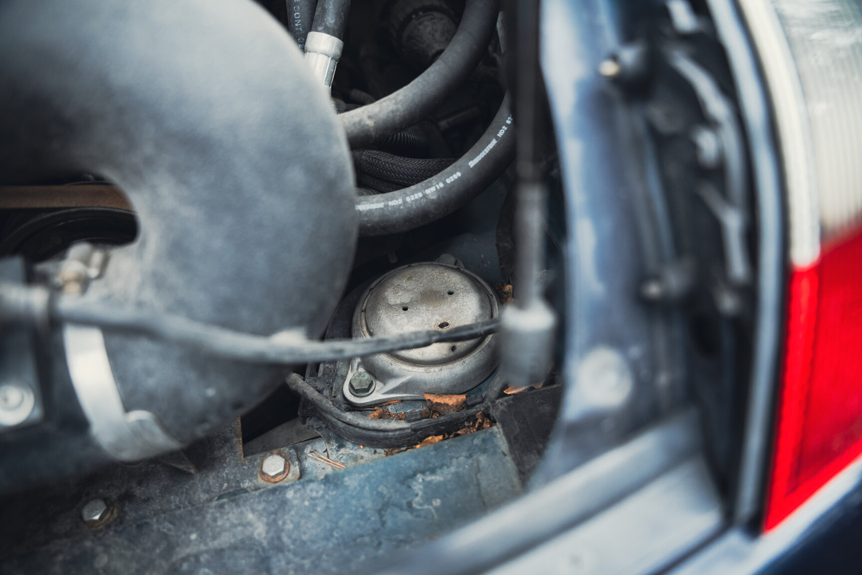 Image of 1999 Porsche 911 Carrera 4 mechanics