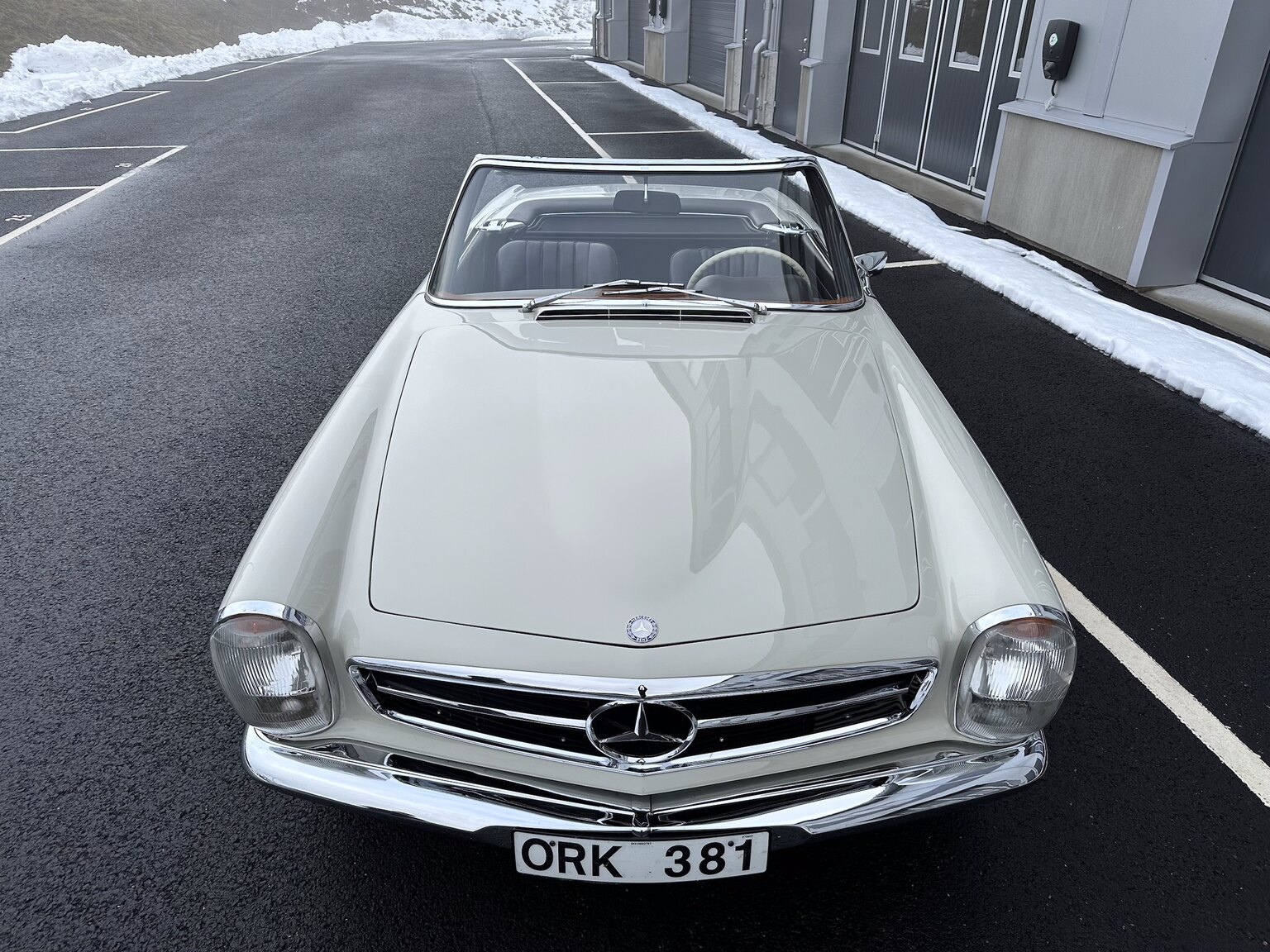 Exteriörbild på 1968 Mercedes Benz SL 280 Pagoda