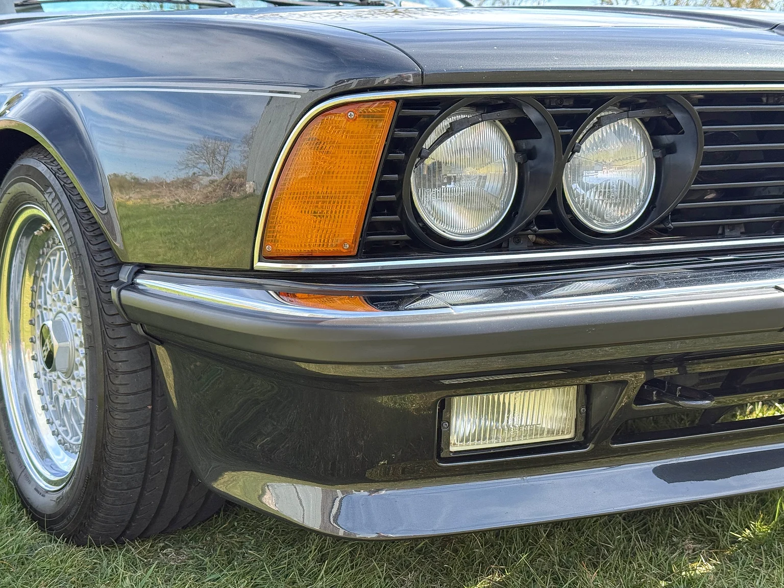 Exterior image of 1985 BMW 635 CSiA (E24) (24)