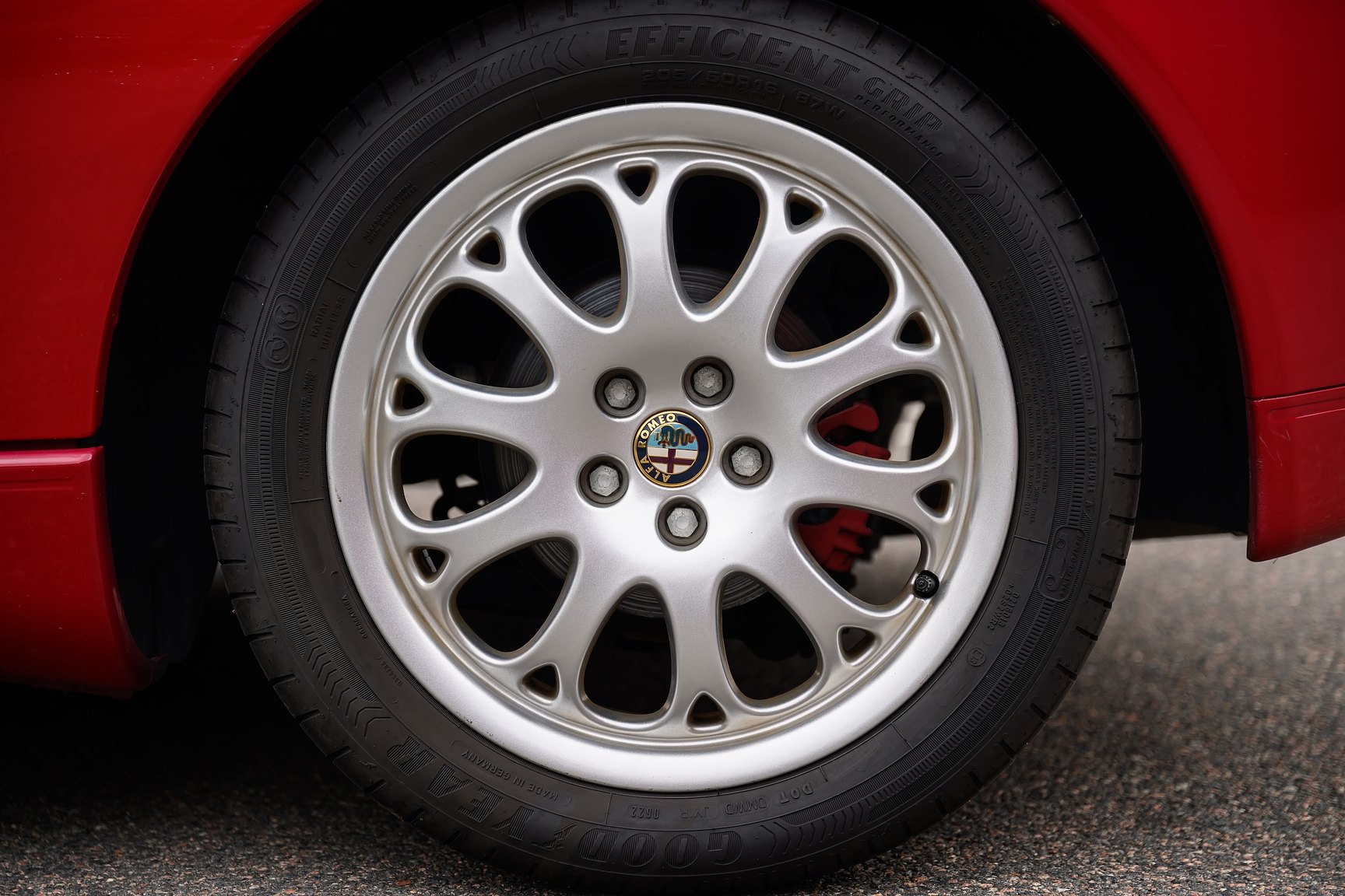 Exterior image of 2001 Alfa Romeo Spider 3.0 V6