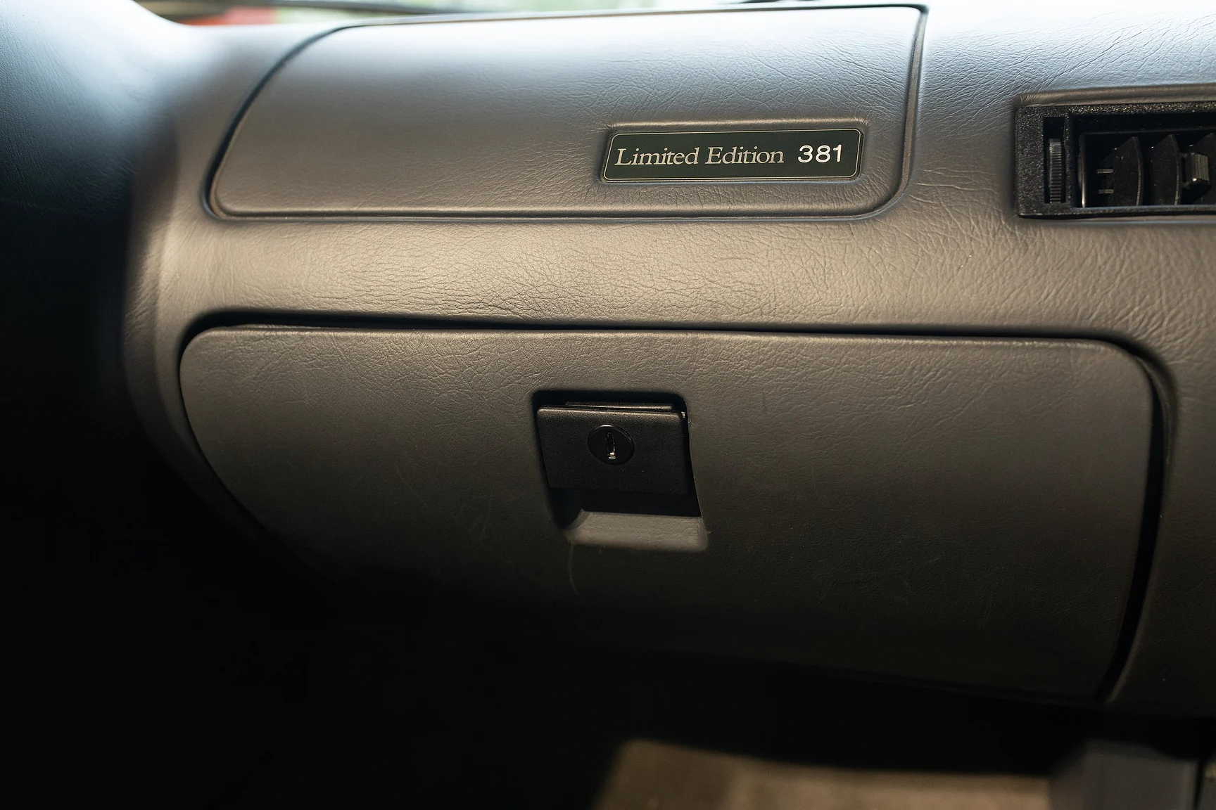 Innenraumfoto von 1995 Lotus Elan Roadster (33)