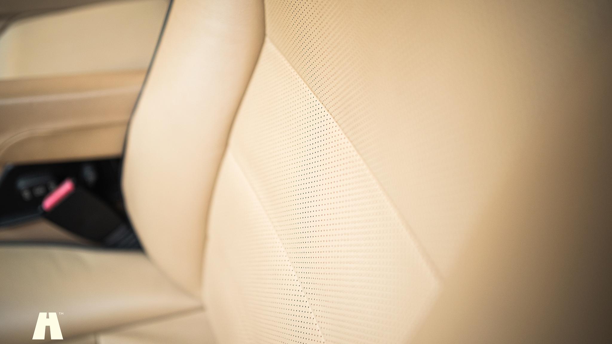 Interior image of 2003 Land Rover Discovery II, 2003