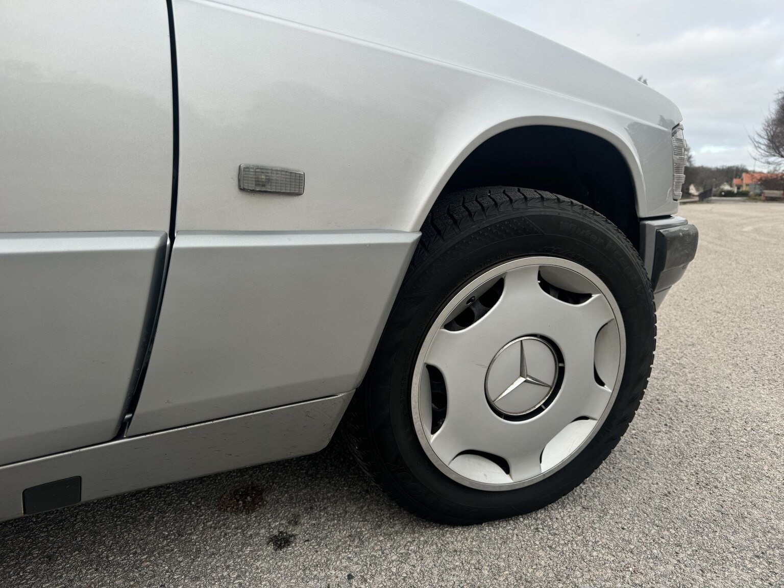 Exterior image of 1992 Mercedes-Benz 190 D