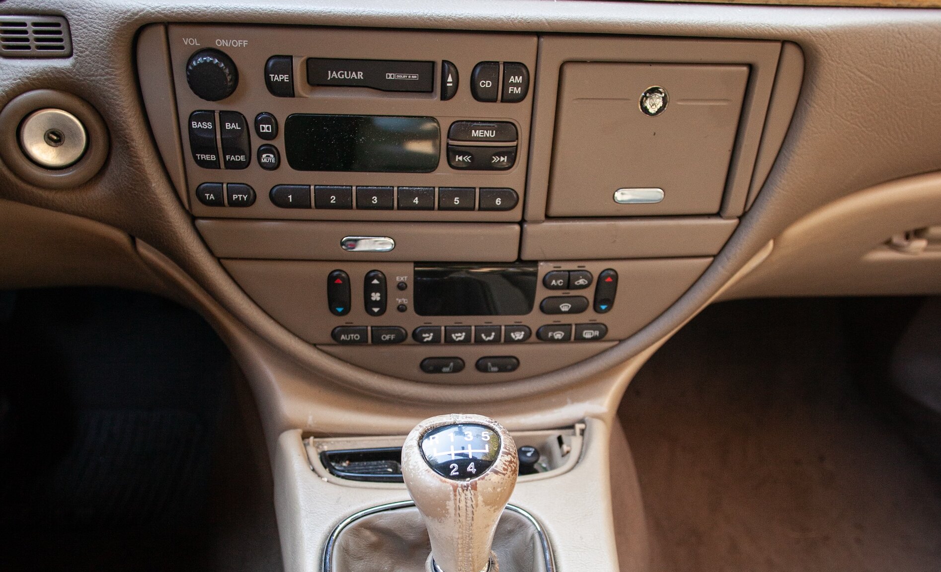 Interior image of 1999 Jaguar S-Type V6