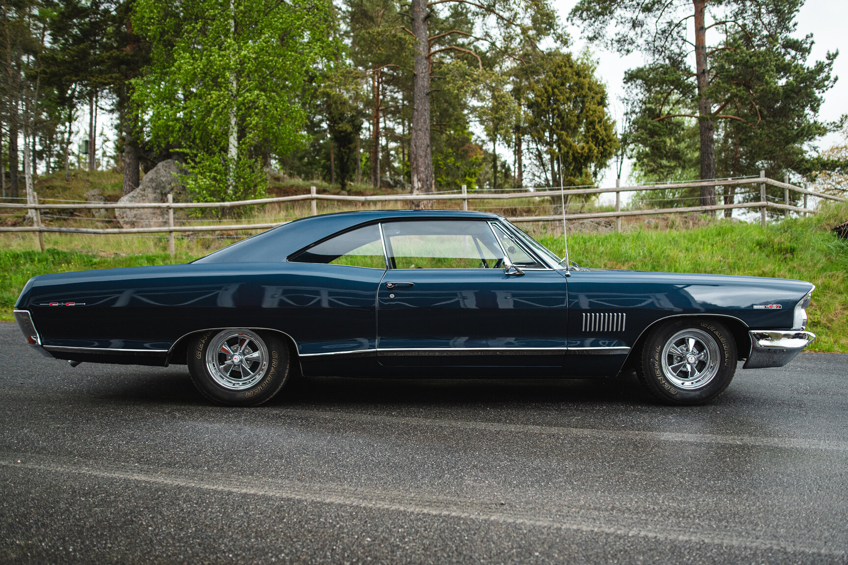 Exteriörbild på 1965 Pontiac Catalina 421 Tripower-Pack 2+2