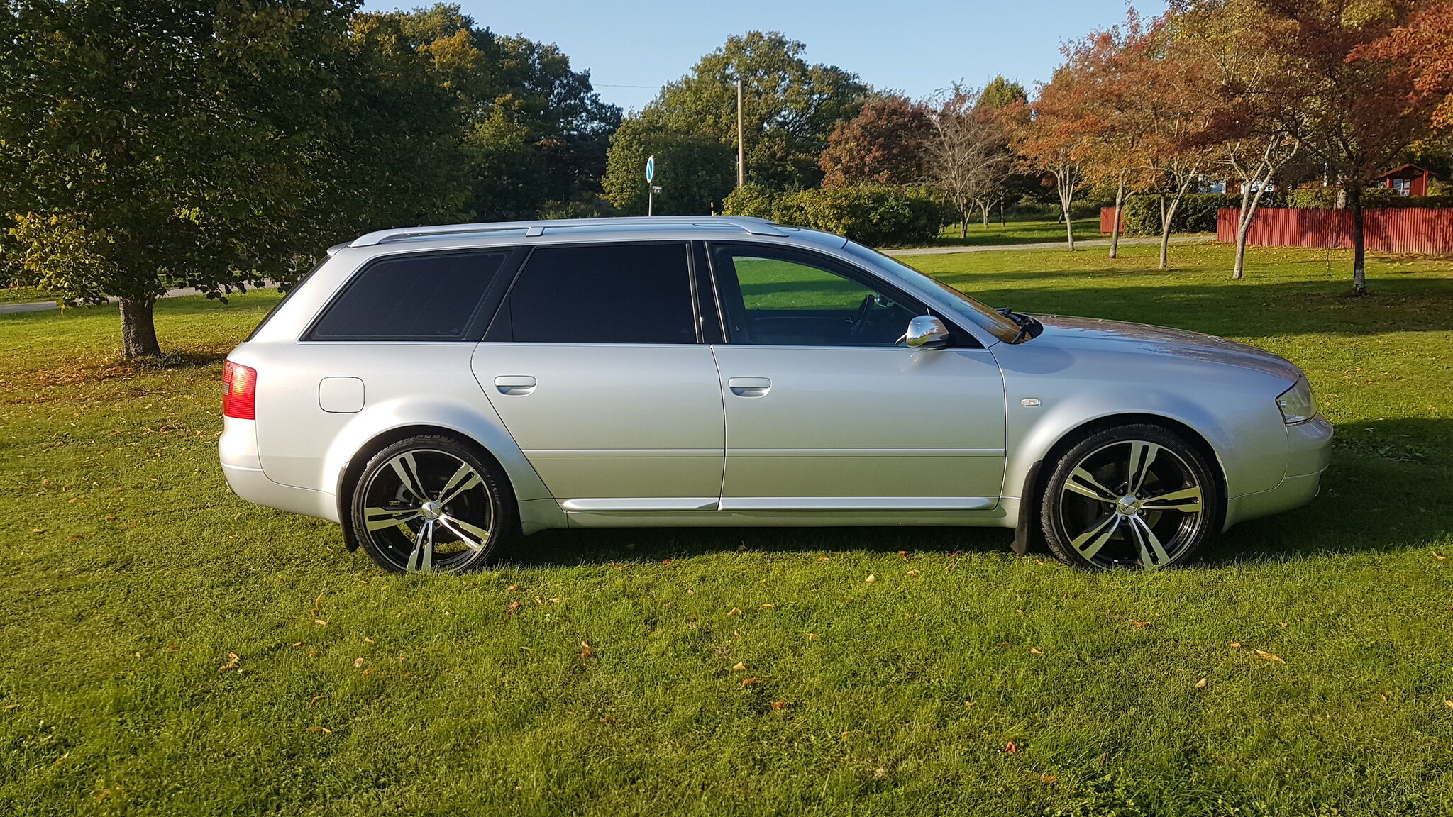 Exteriörbild på 2000 Audi S6 Avant