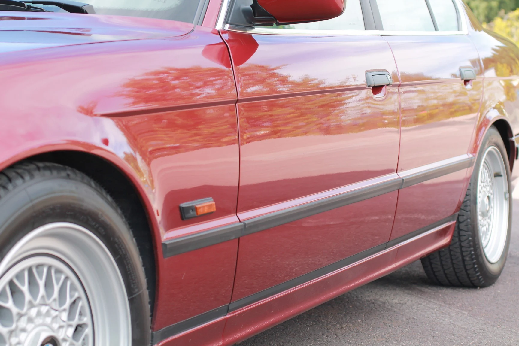 Exteriörbild på 1993 BMW 540i Sedan (142)