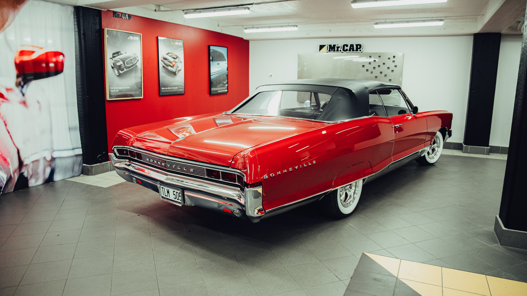 Exterior image of 1965 Pontiac Bonneville Cabriolet 6.4 V8