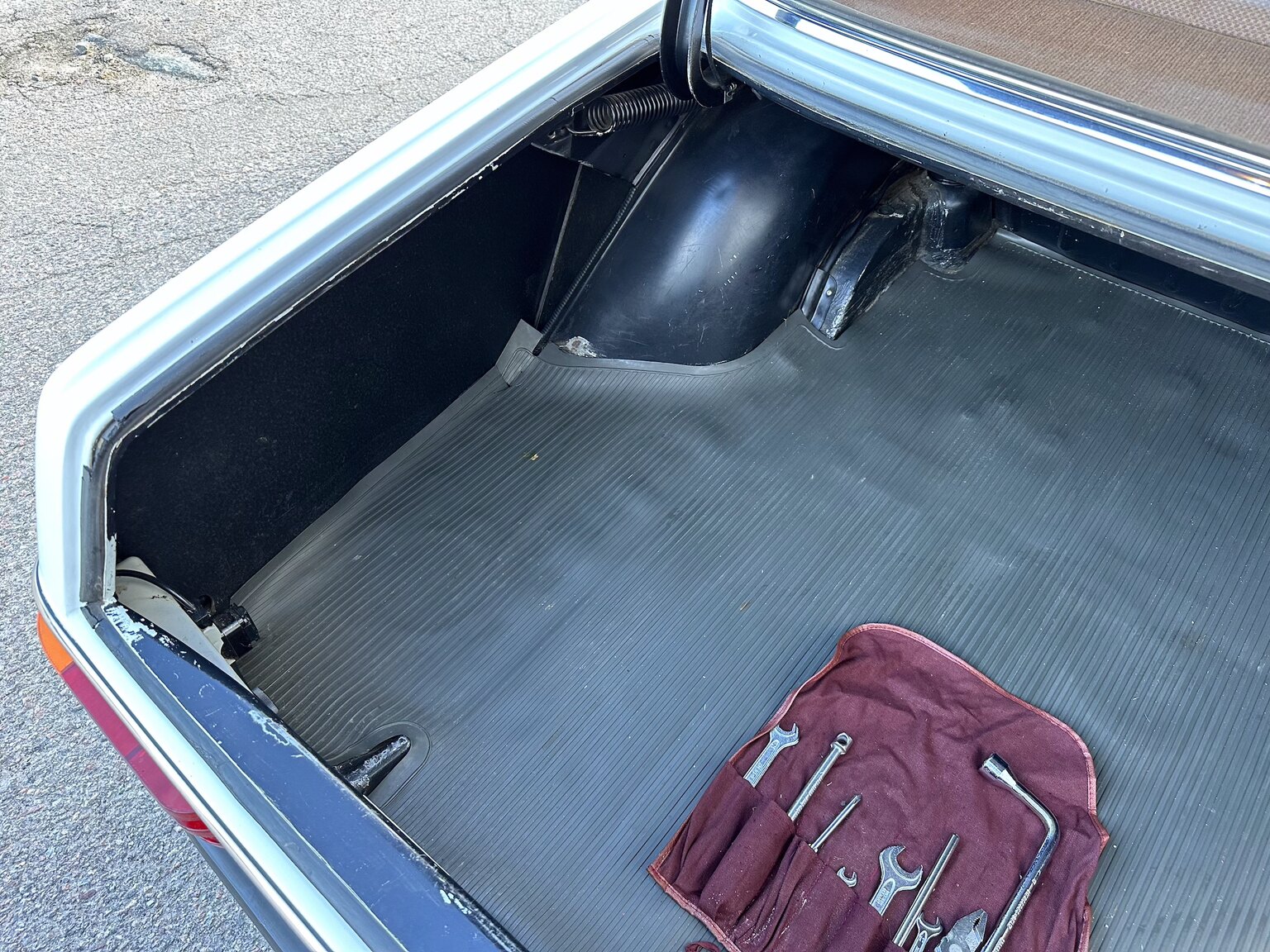 Innenraumfoto von 1975 Mercedes Benz 200