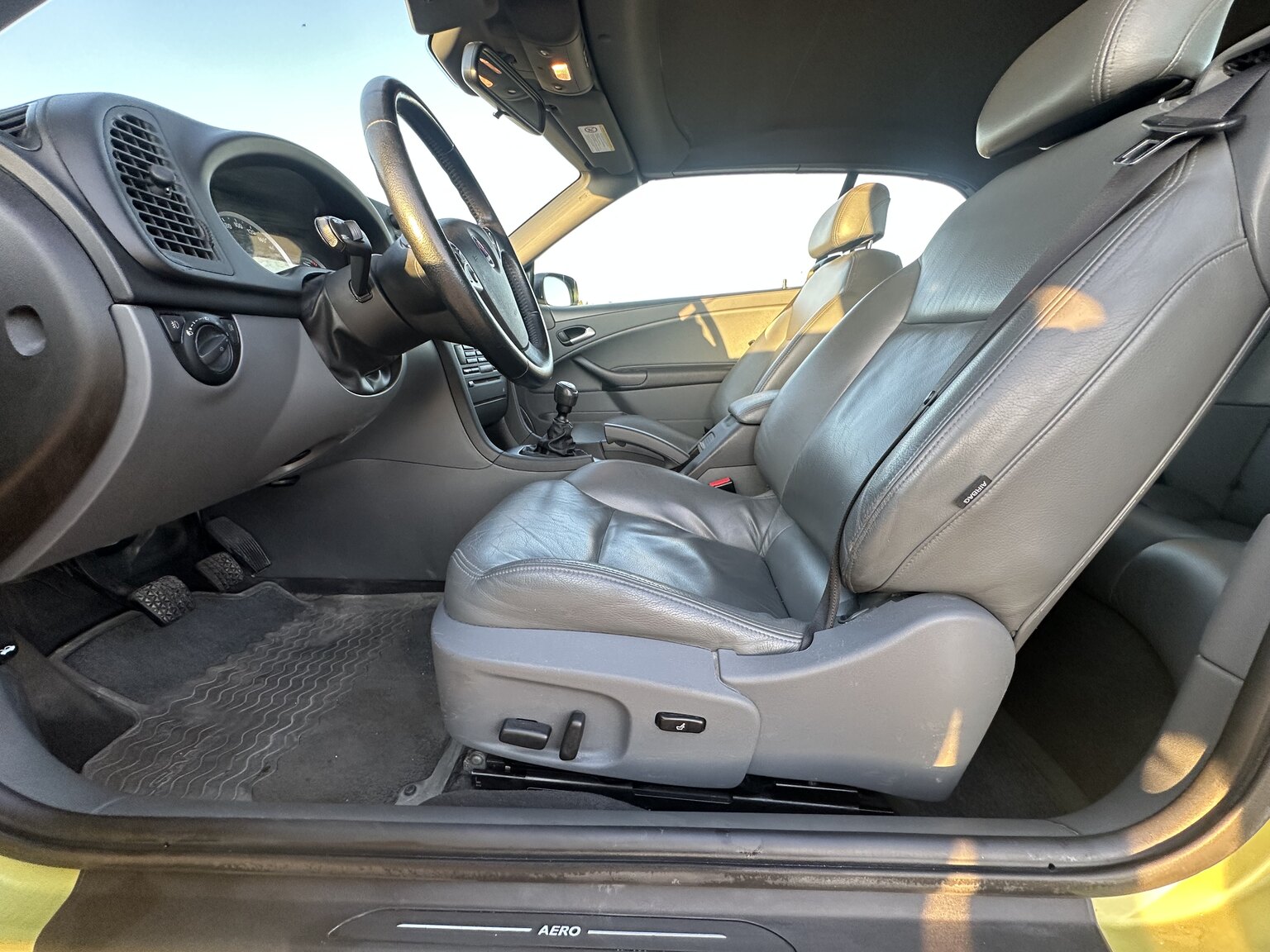Innenraumfoto von 2004 SAAB 9.3 Aero Convertible 2.0T