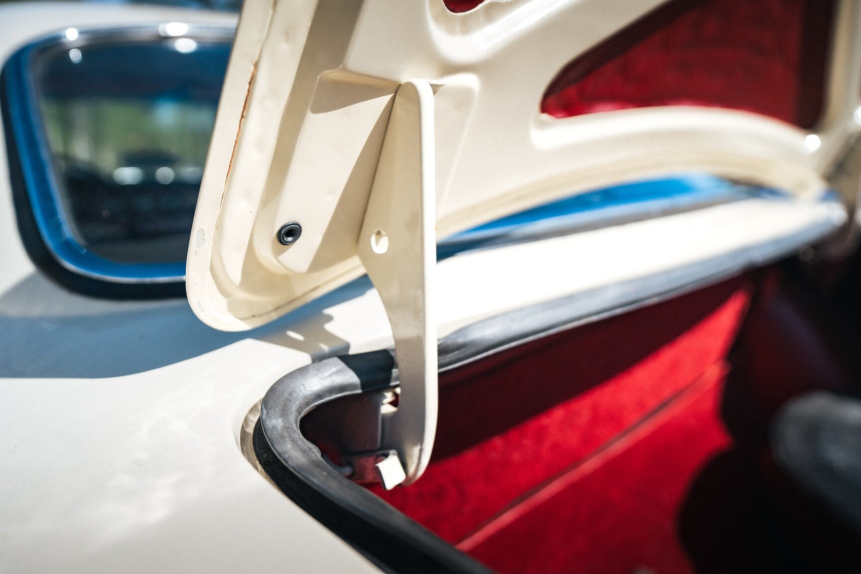 Interior image of 1963 Volvo 1800 S (53)