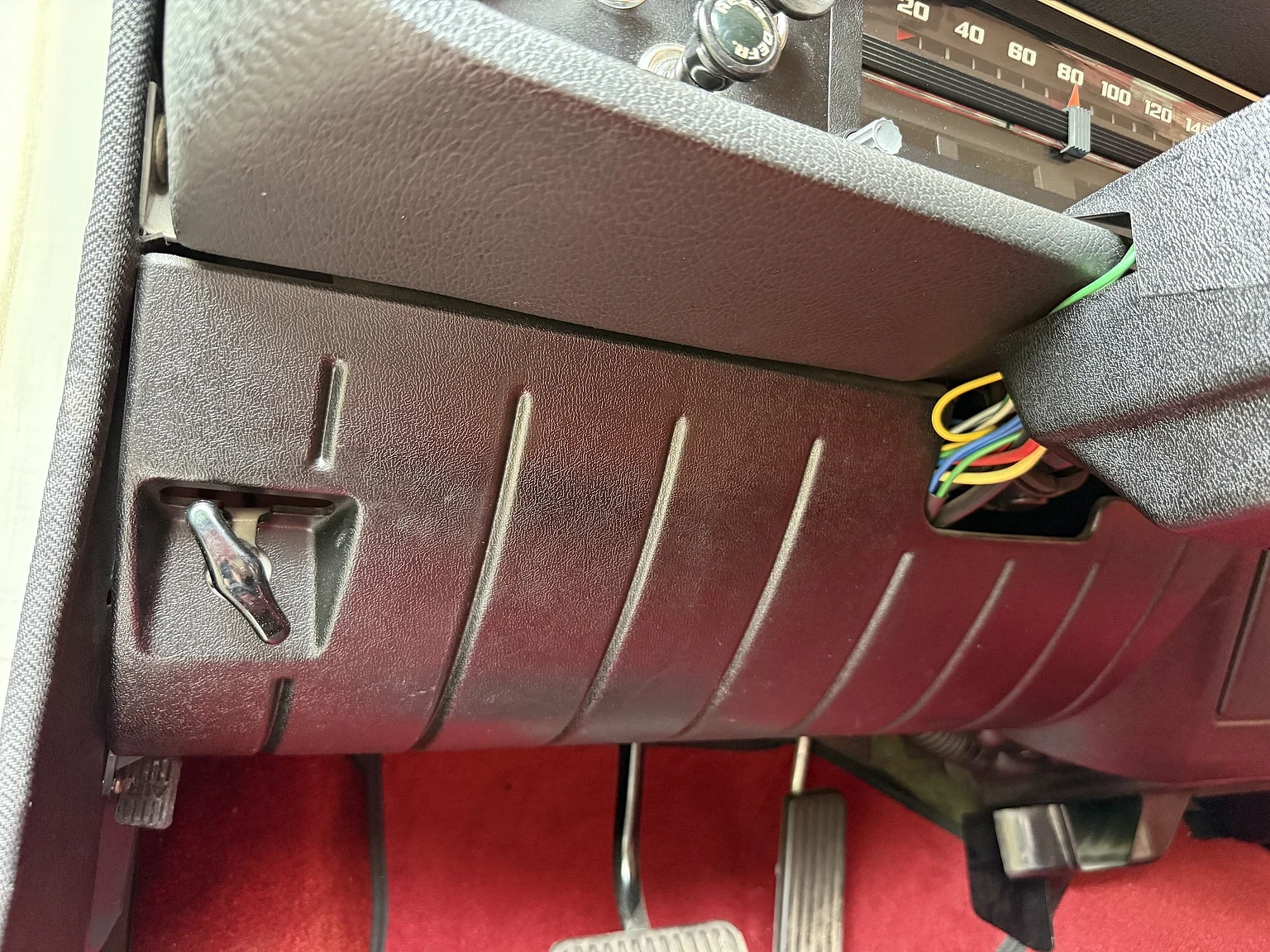 Innenraumfoto von 1970 Volvo 142 2.0 Automatic (35)