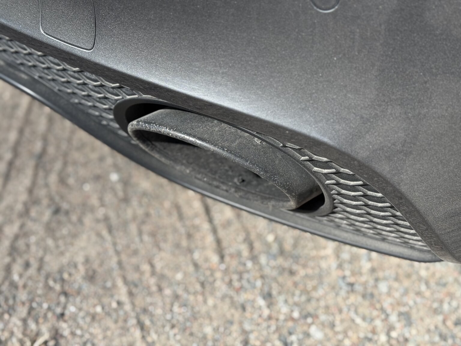 Exteriörbild på 2011 Audi TT RS Coupé