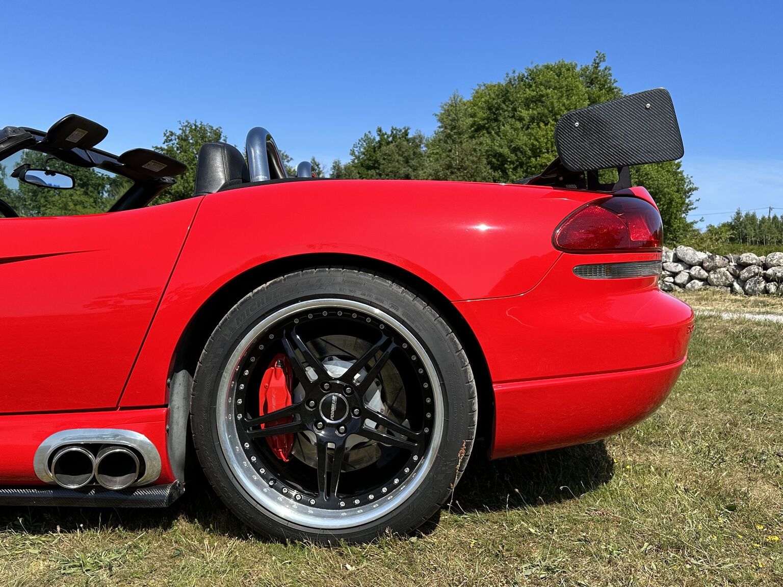 Exterior image of 2004 Dodge Viper SRT-10 (23)