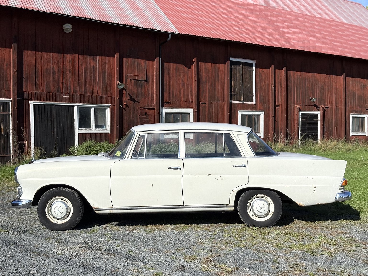 Exteriörbild på 1967 Mercedes-Benz 200
