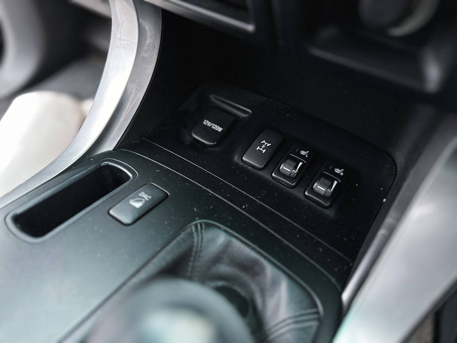 Innenraumfoto von 2004 Toyota Land Cruiser