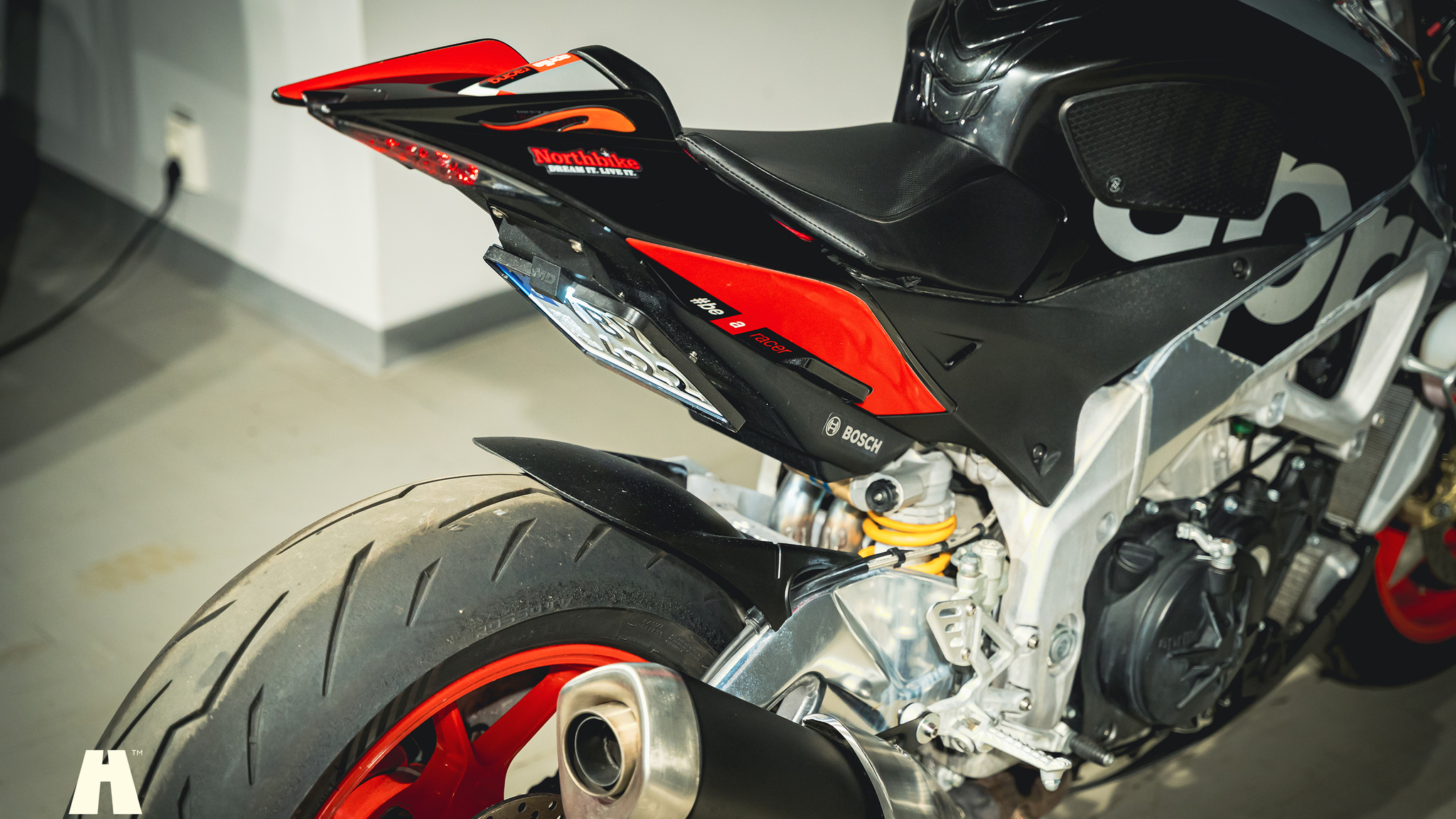 Exterior image of 2016 Aprilia Tuono V4 Factory