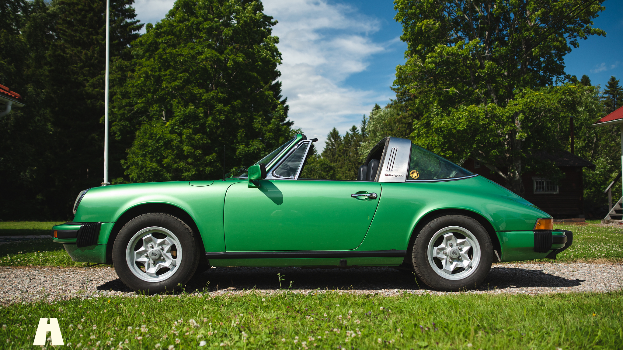 Exterior image of 1976 Porsche 911 Targa