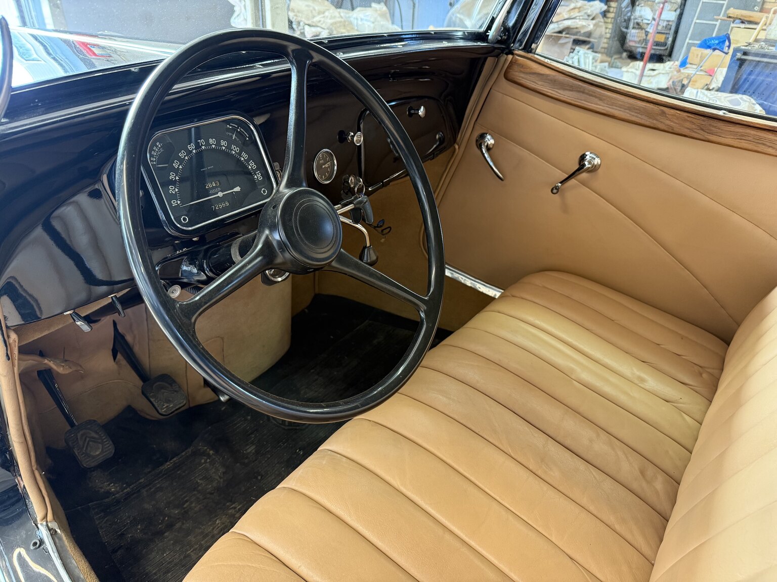 Interior image of 1939 Citroën Berline 11 Sport Convertible