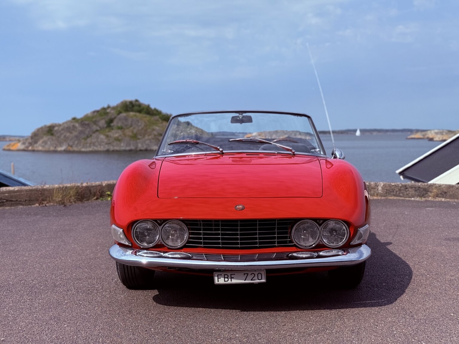Exterior image of 1968 Fiat Dino Spider