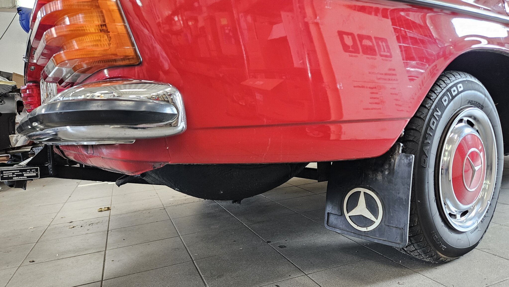 Aussenfoto 1975 Mercedes-Benz 200