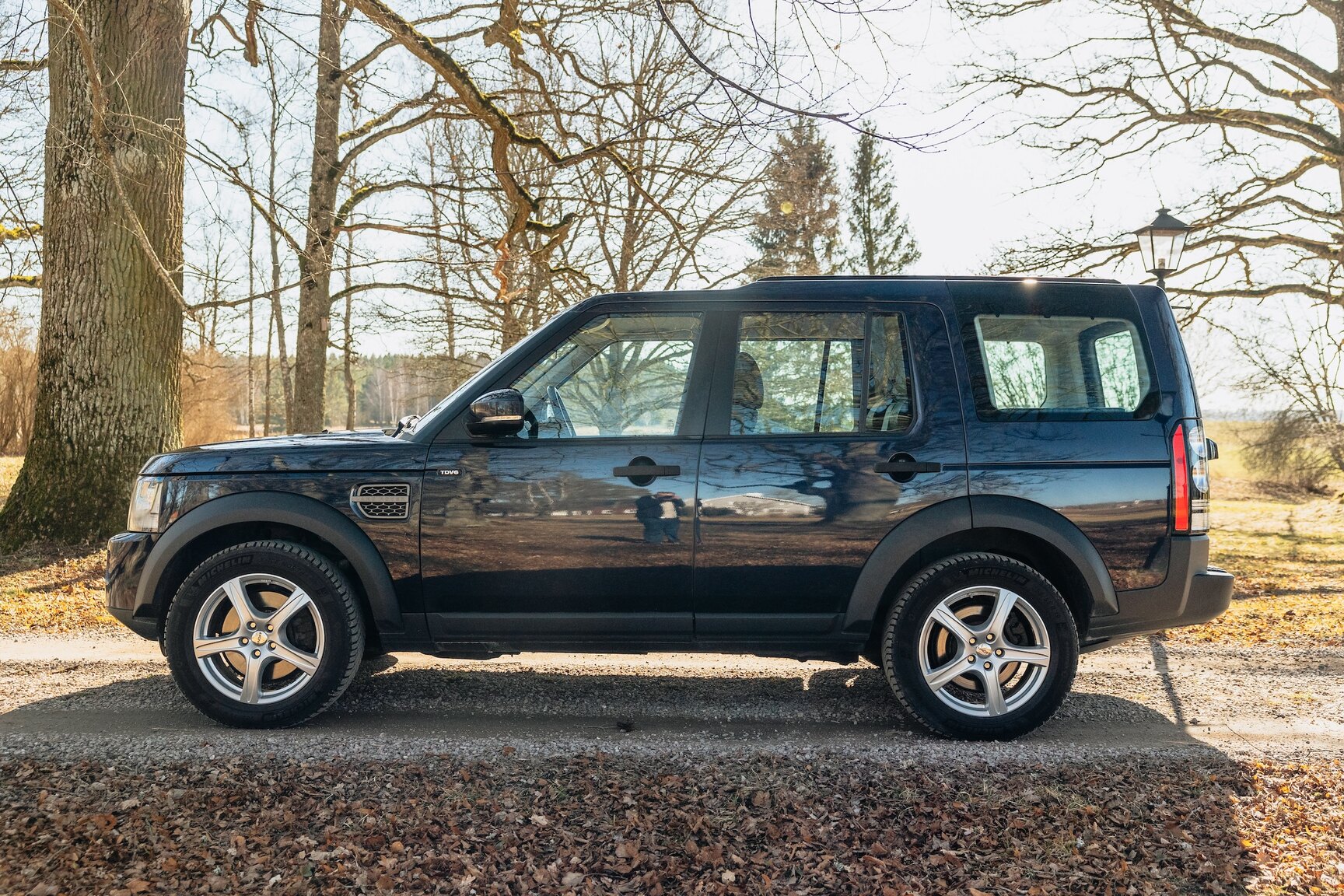 Exterior image of 2015 Land Rover Discovery 3.0 TDV6