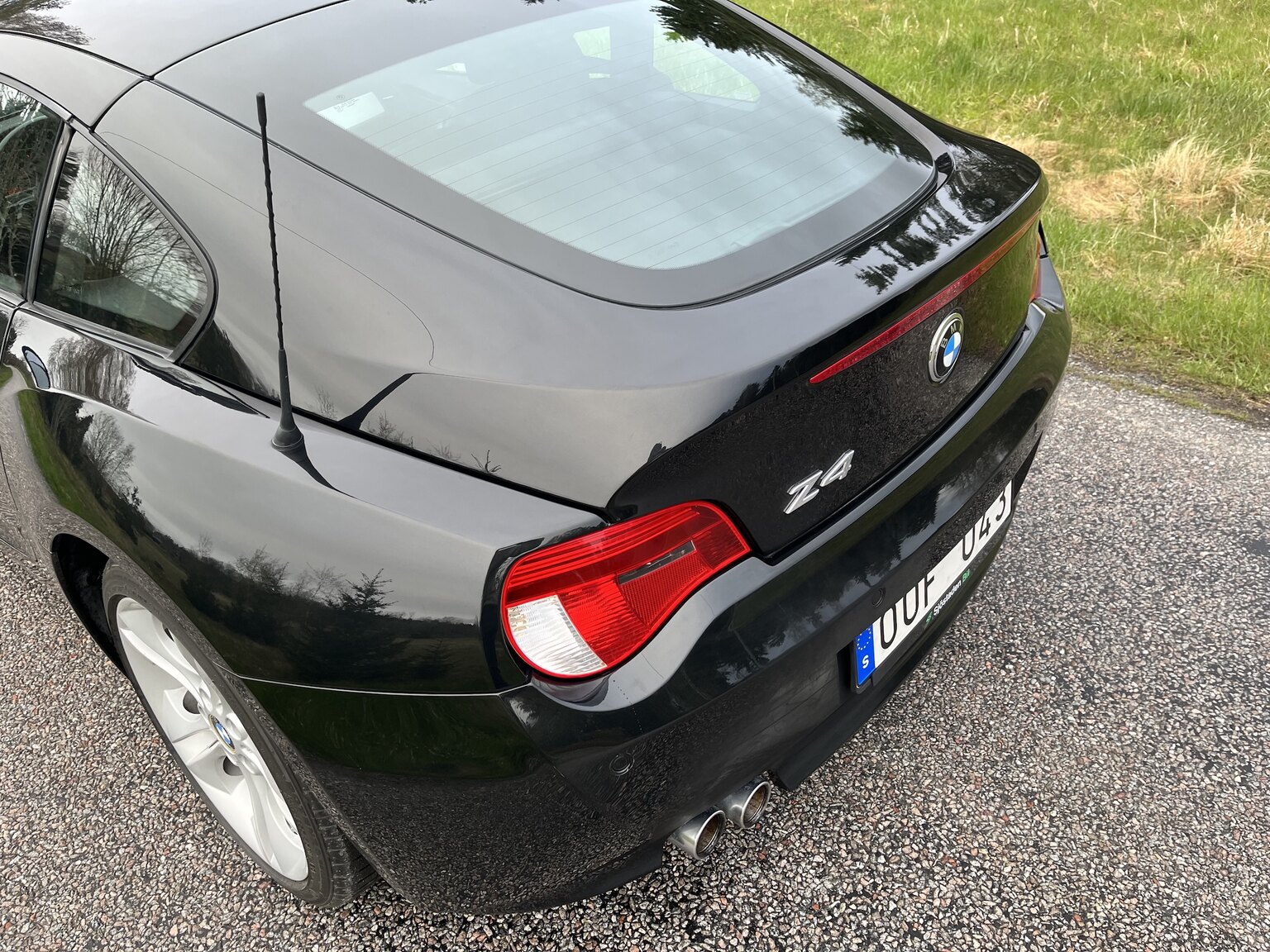 Exterior image of 2007 BMW Z4 3.0Si Coupé