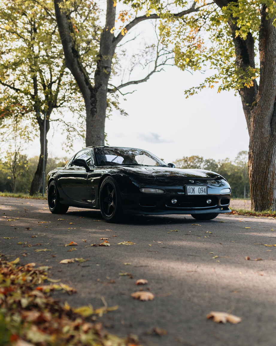 Exterior image of 1994 Mazda RX7 (7)
