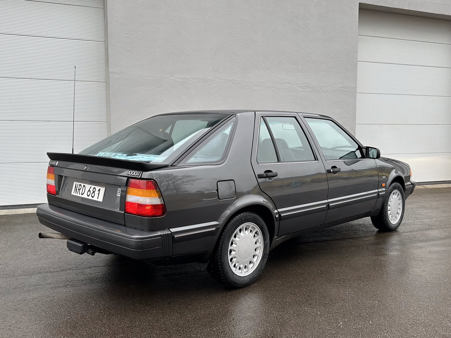 Exteriörbild på 1988 SAAB 9000i