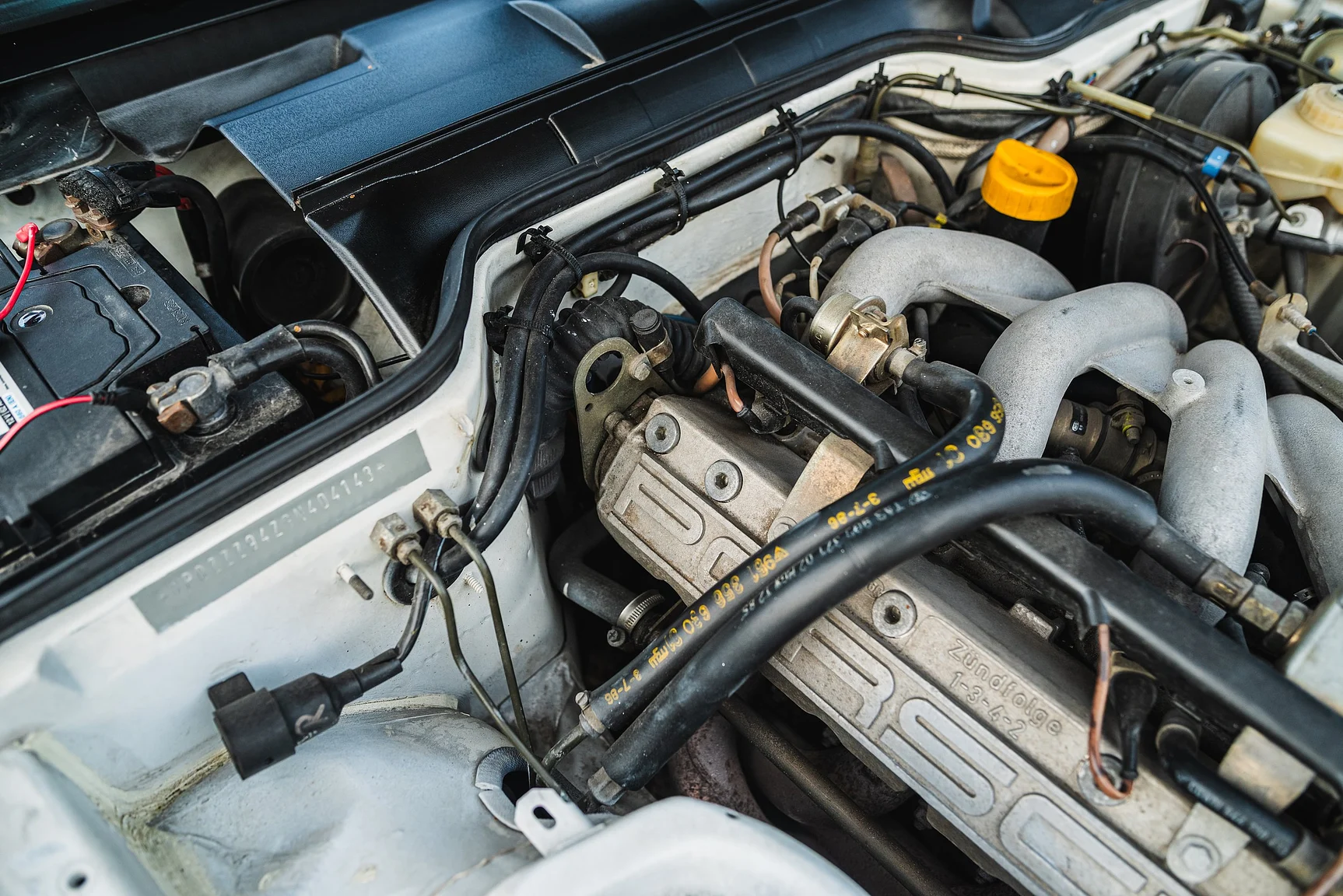 Image of 1986 Porsche 944R (8) mechanics