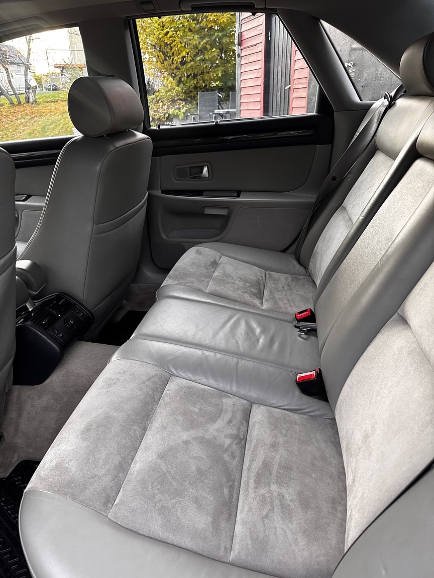 Interiörbild 1999 Audi S8 4.2 Quattro