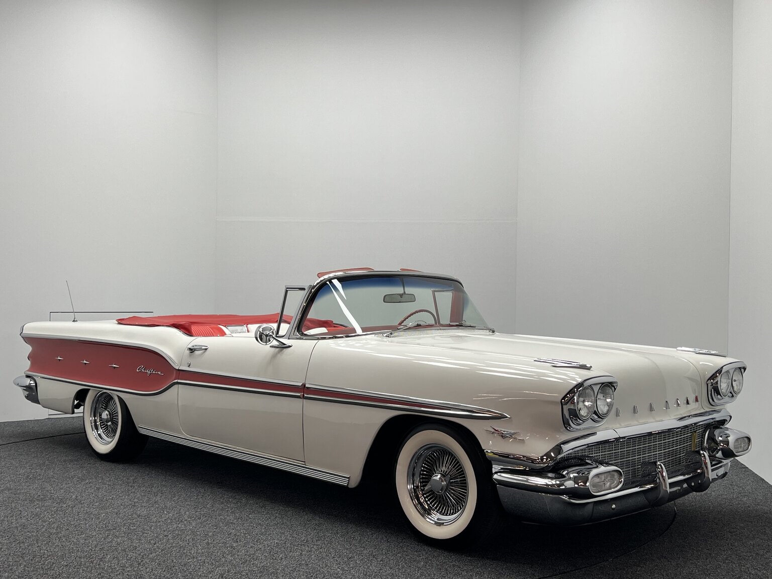 Exterior image of 1958 Pontiac Chieftain