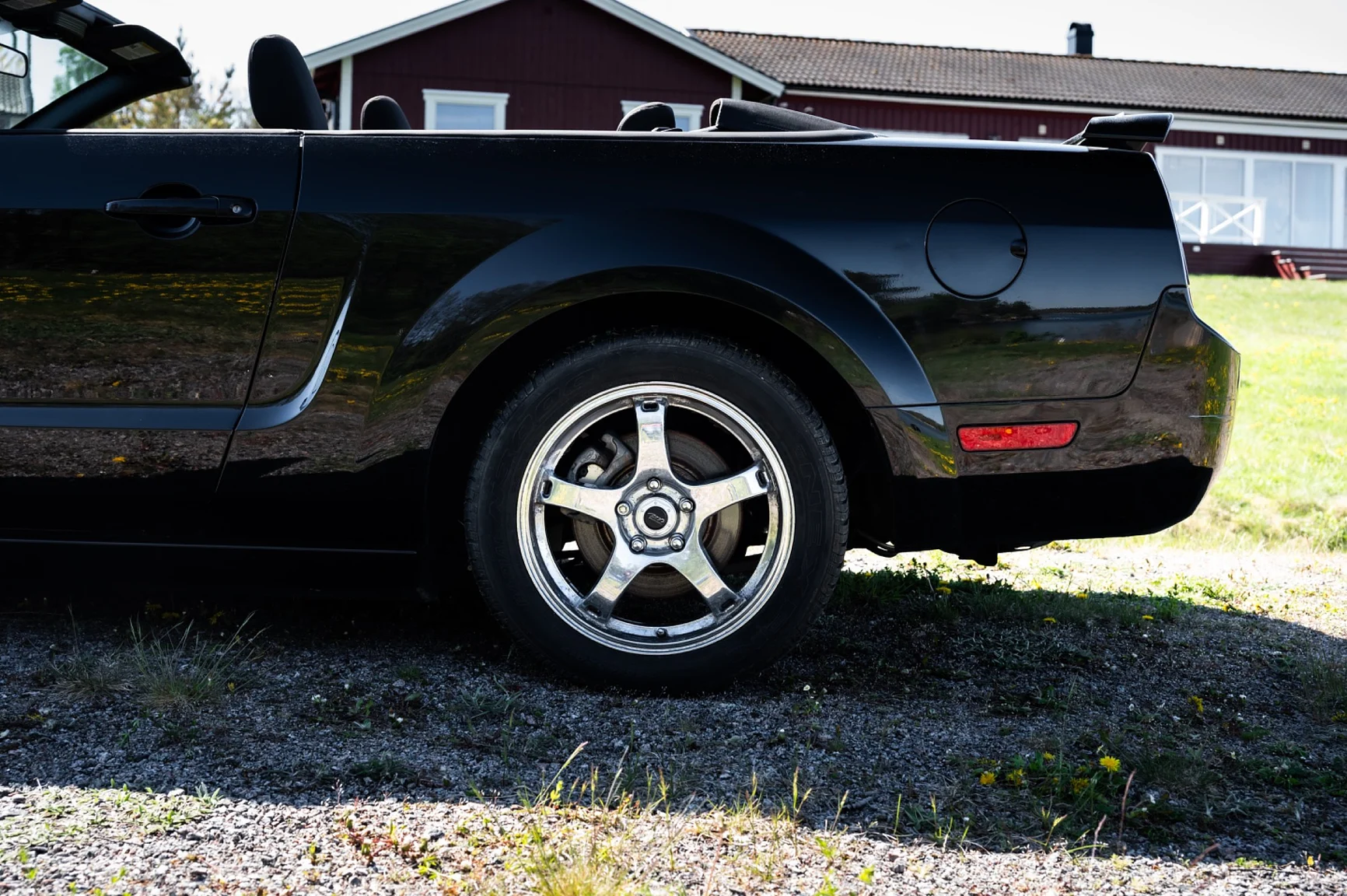 Exterior image of 2006 Ford Mustang Convertible (53)