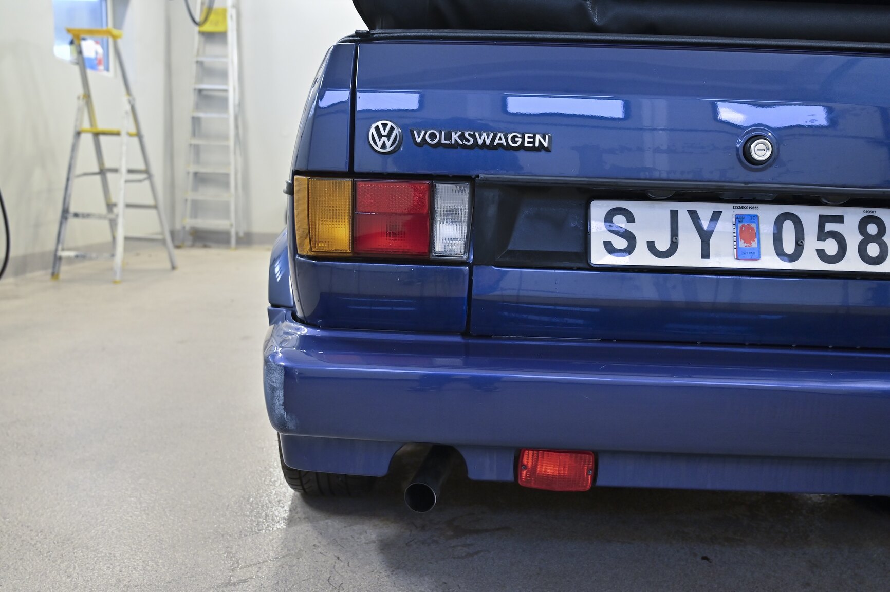 Exterior image of 1991 Volkswagen Golf Karmann Cabriolet