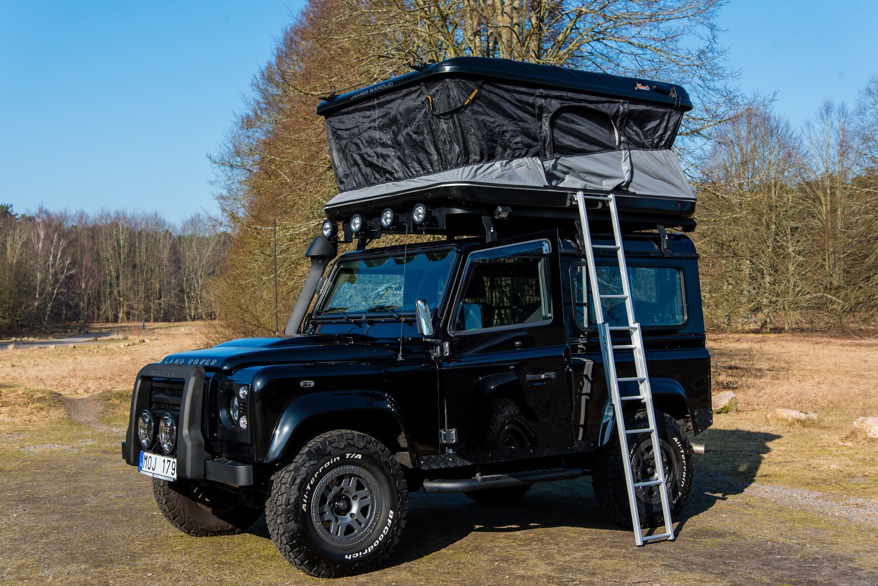 Exterior image of 2009 Land Rover Defender 90 2.4 TD4 4x4