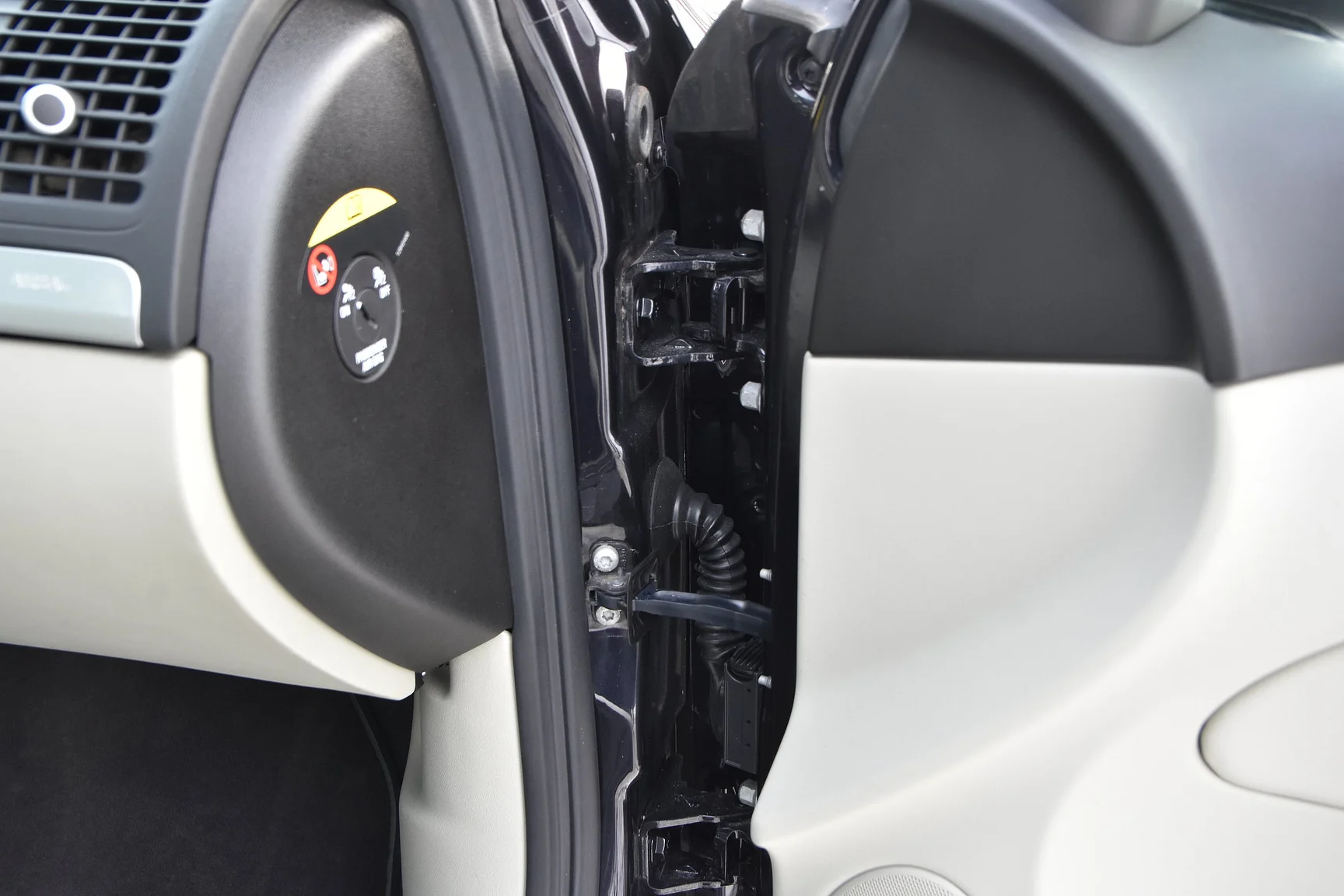 Interior image of 2014 Saab 9-3 Aero Hirsch Edition (36)