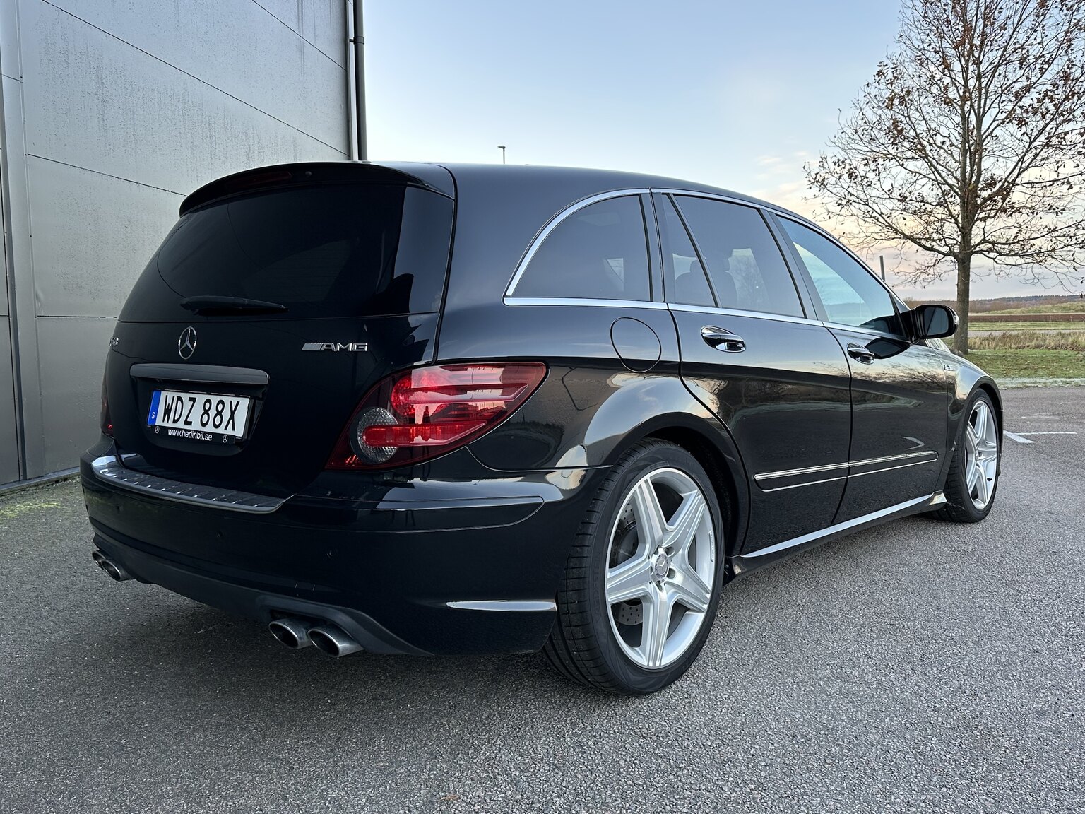 Exterior image of 2007 Mercedes-Benz R63 AMG