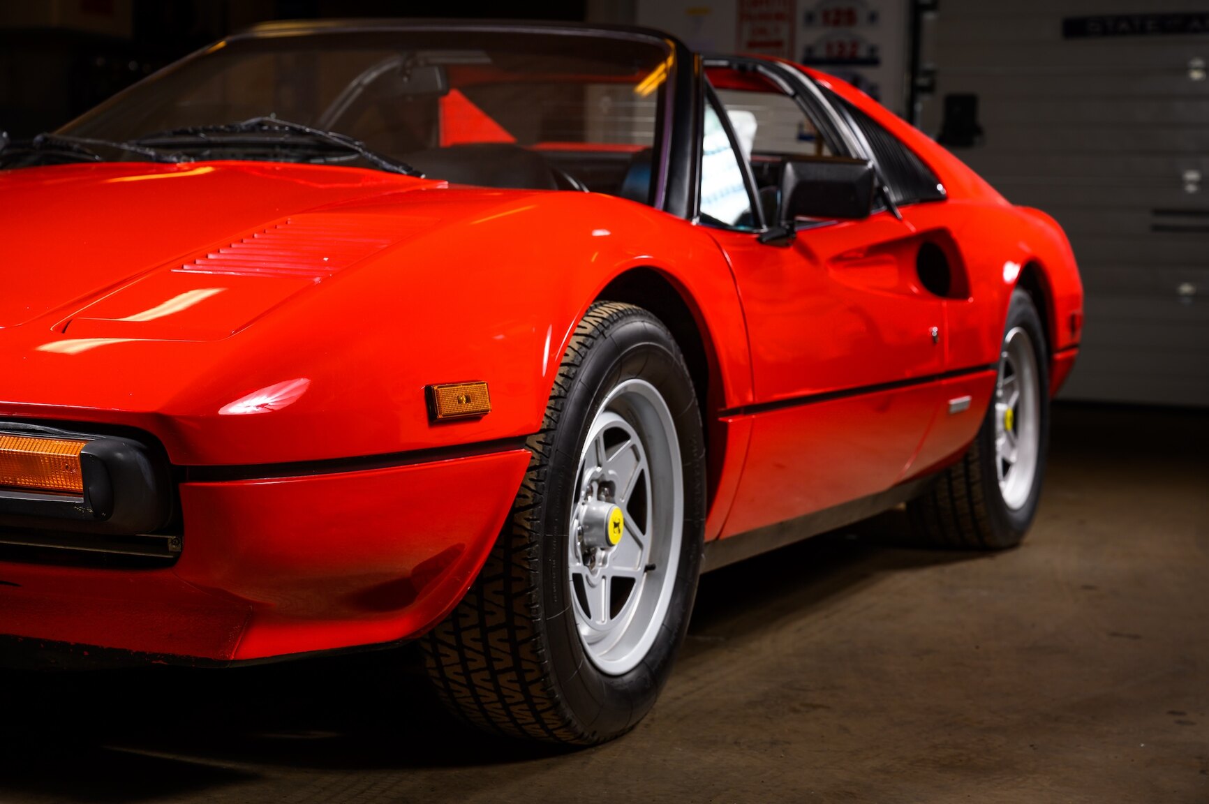Exteriörbild på 1982 Ferrari 308 GTSI