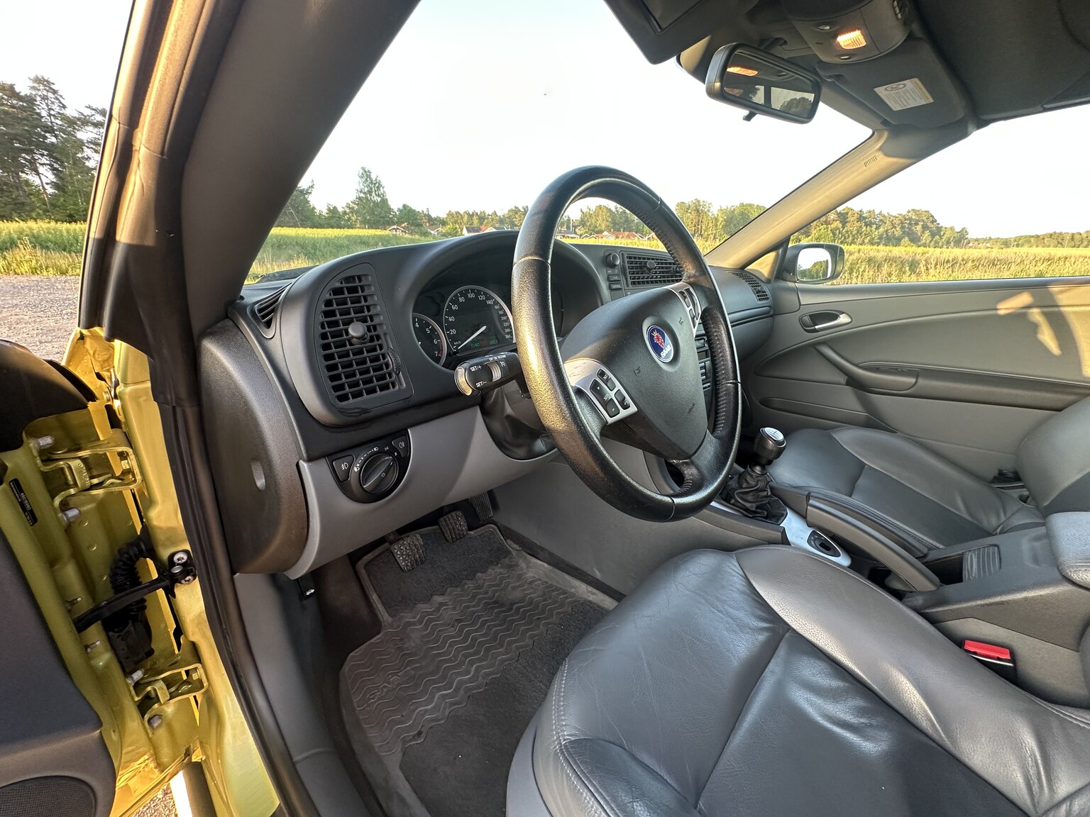 Interior image of 2004 SAAB 9.3 Aero Convertible 2.0T