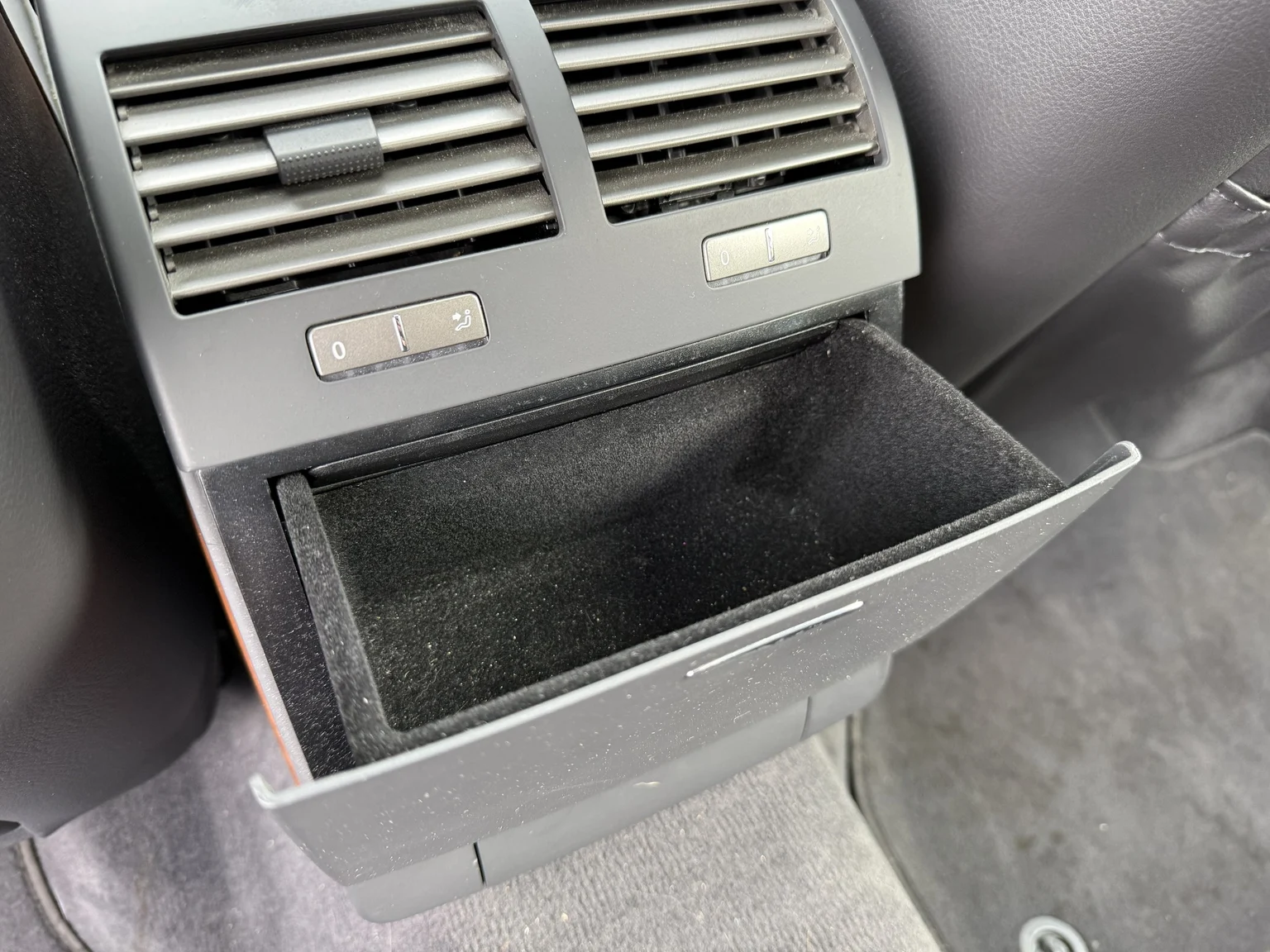 Interior image of 2013 Volkswagen Phaeton 3.0 TDI (63)