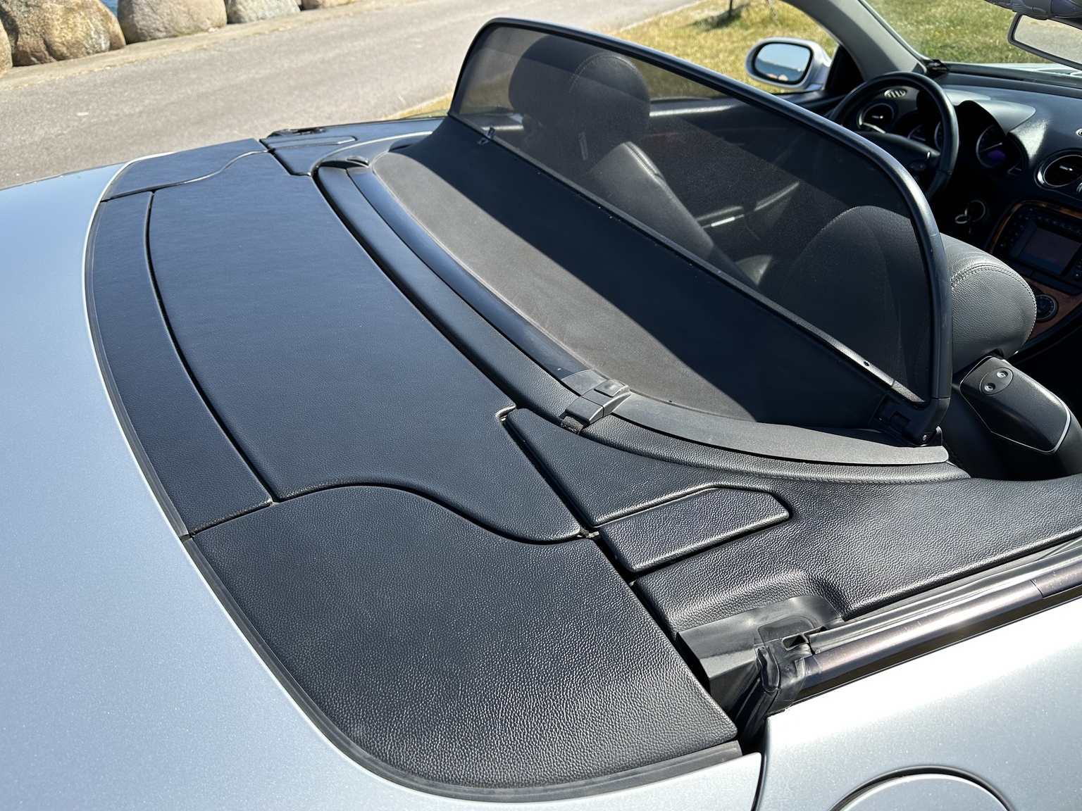 Exterior image of 2002 Mercedes SL 500 (70)