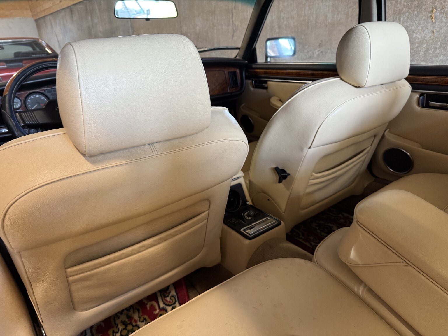 Interior image of 1990 Jaguar Daimler Double six