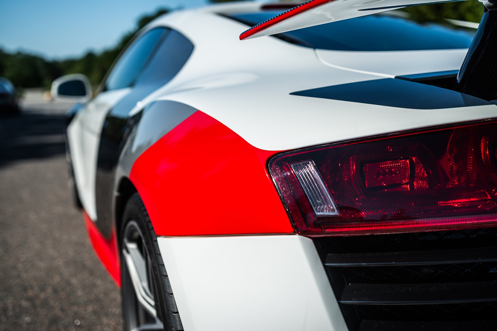 Exterior image of 2008 Audi R8 4.2 V8 Turbo Manuell