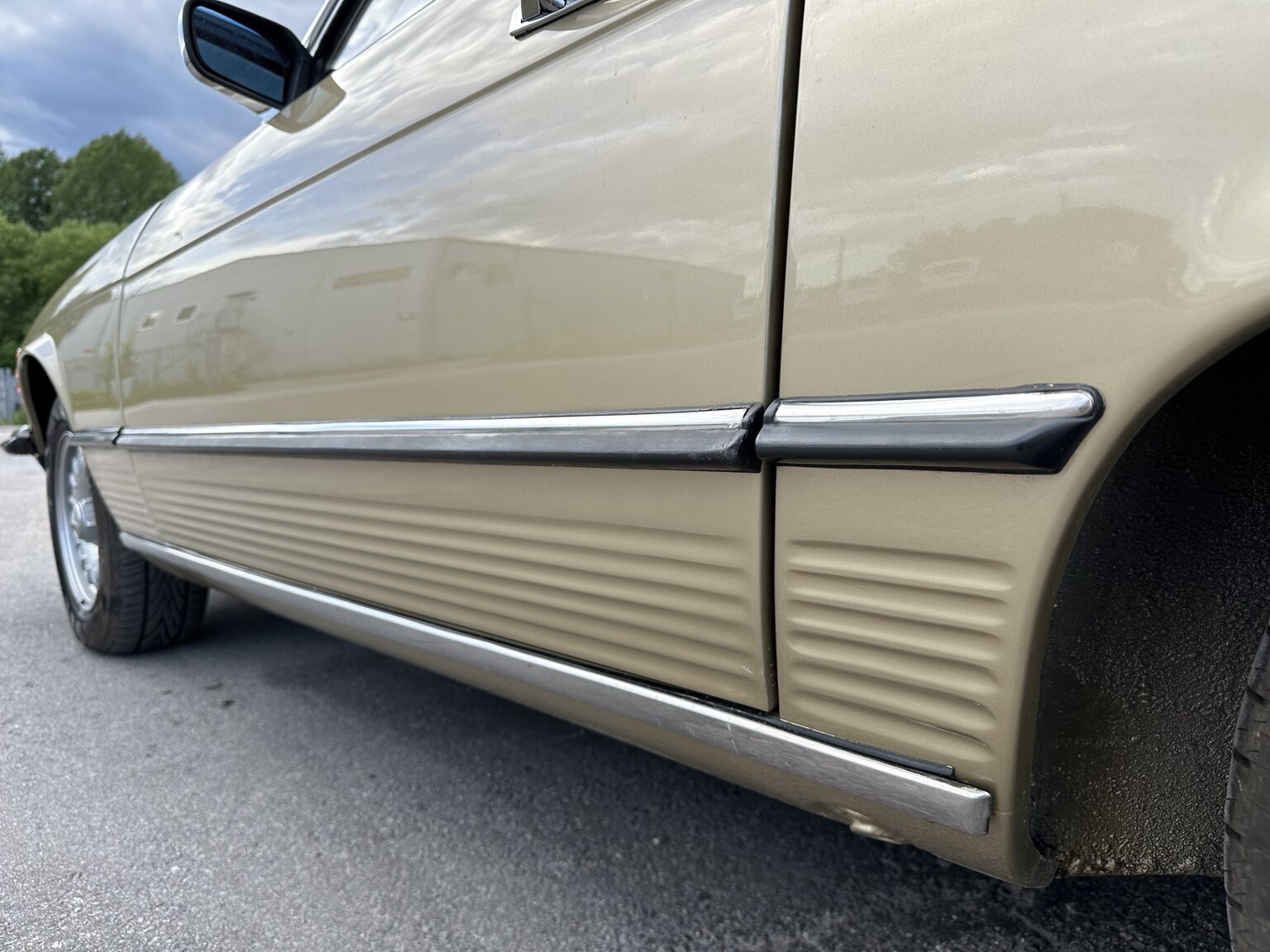 Exterior image of 1974 Mercedes benz 450 SL (42)