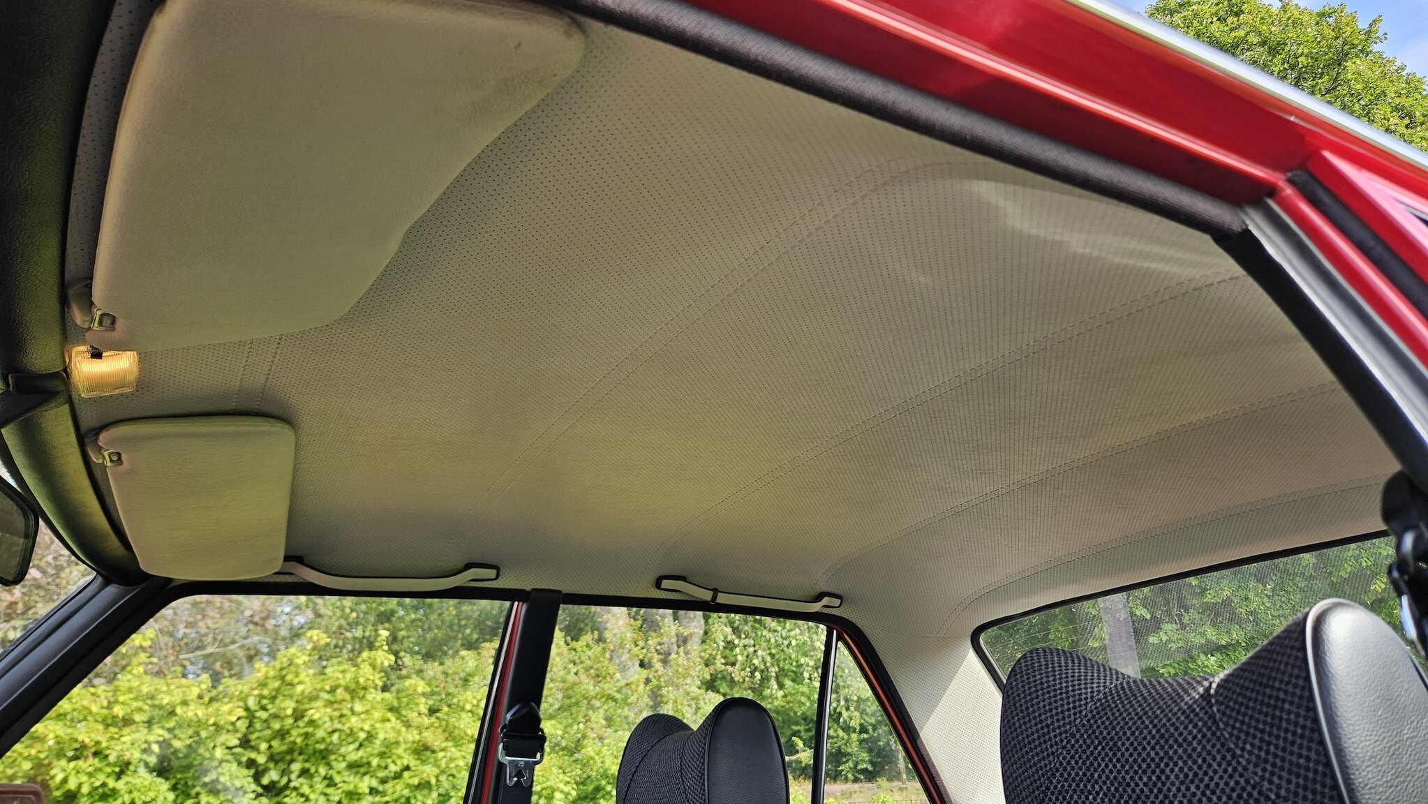 Interior image of 1975 Mercedes-Benz 200