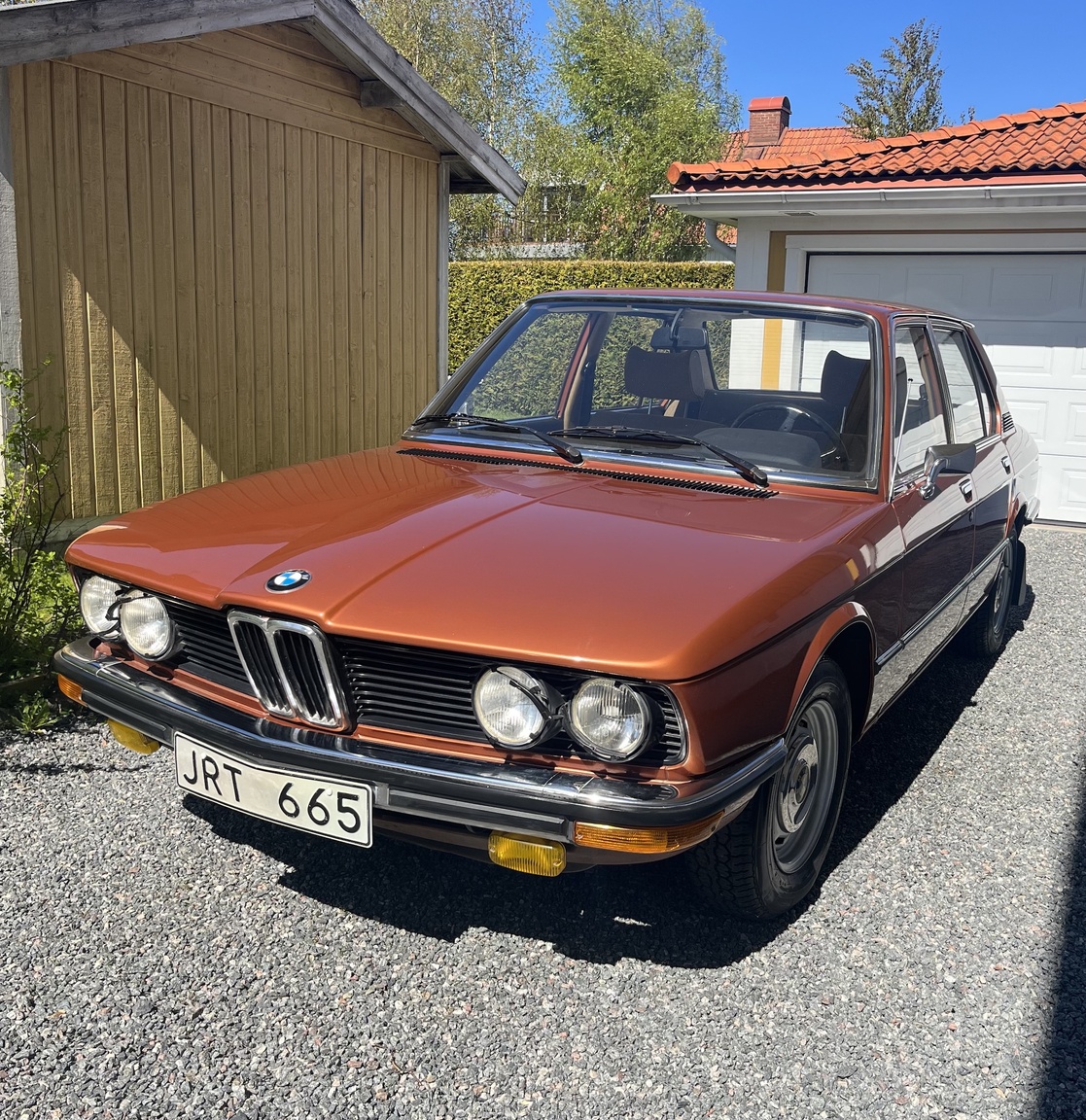 Exterior image of 1977 BMW 518 (3)