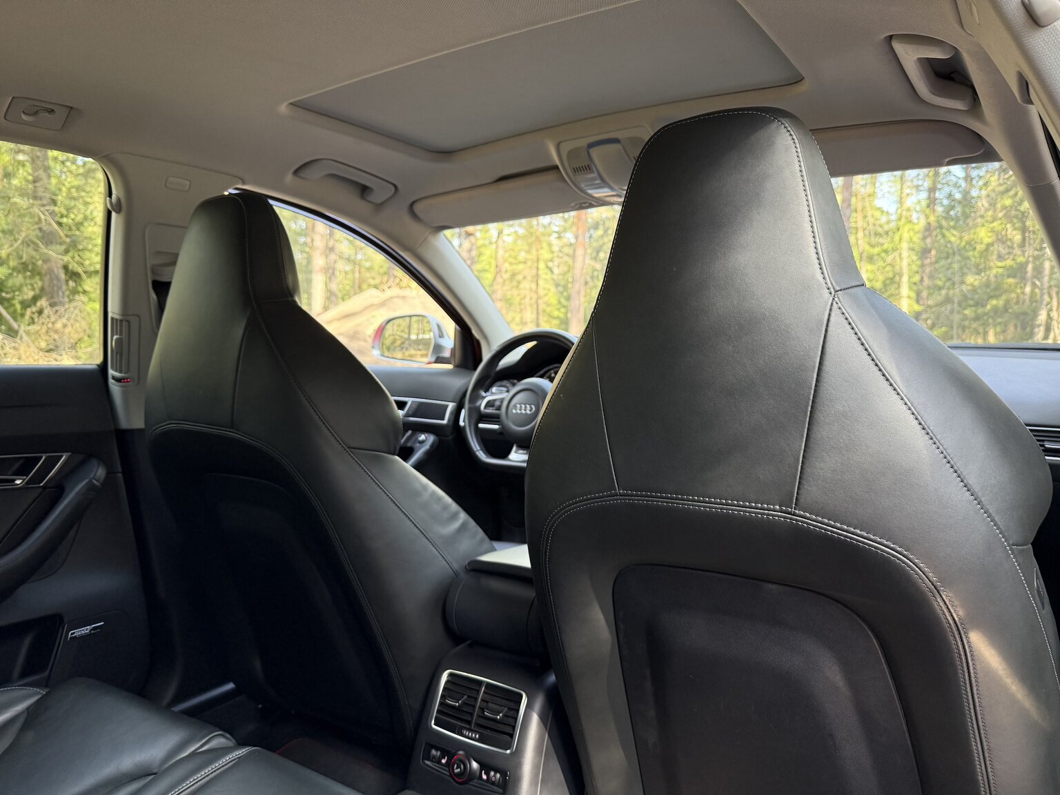 Interior image of 2010 Audi RS6 Avant V10 Quattro