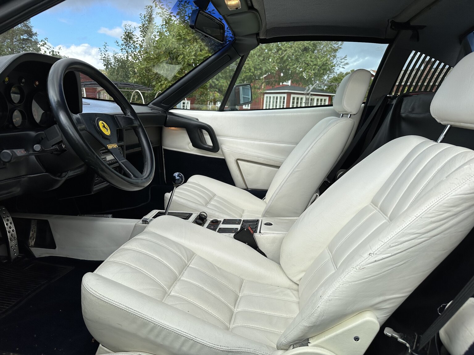 Interiörbild 1986 Ferrari 328 GTS